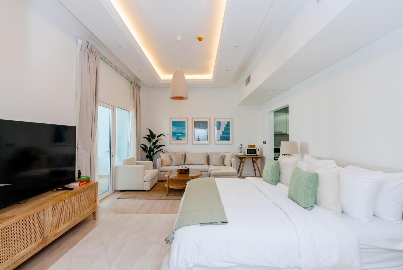 On Yas Island With Complimentary Yas Theme Park Tickets Appartement
