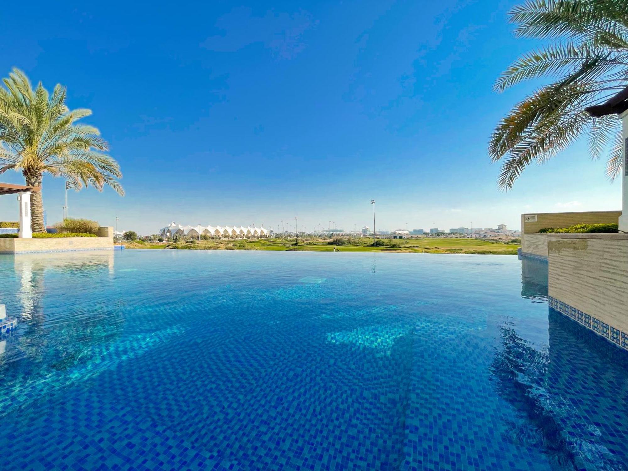 On Yas Island With Complimentary Yas Theme Park Tickets Appartement *